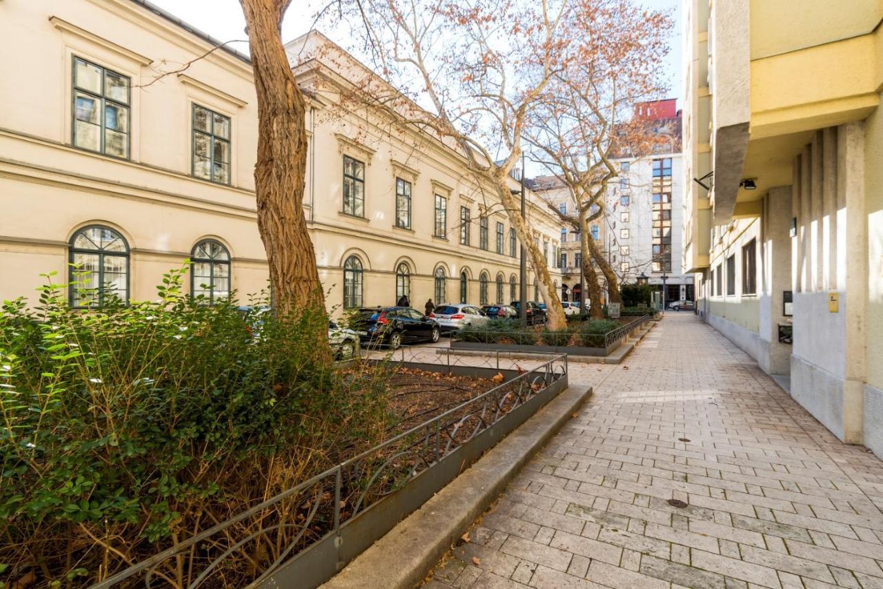 Karolyi Street - Central Location Quiet Place 2ppl Apartamento
